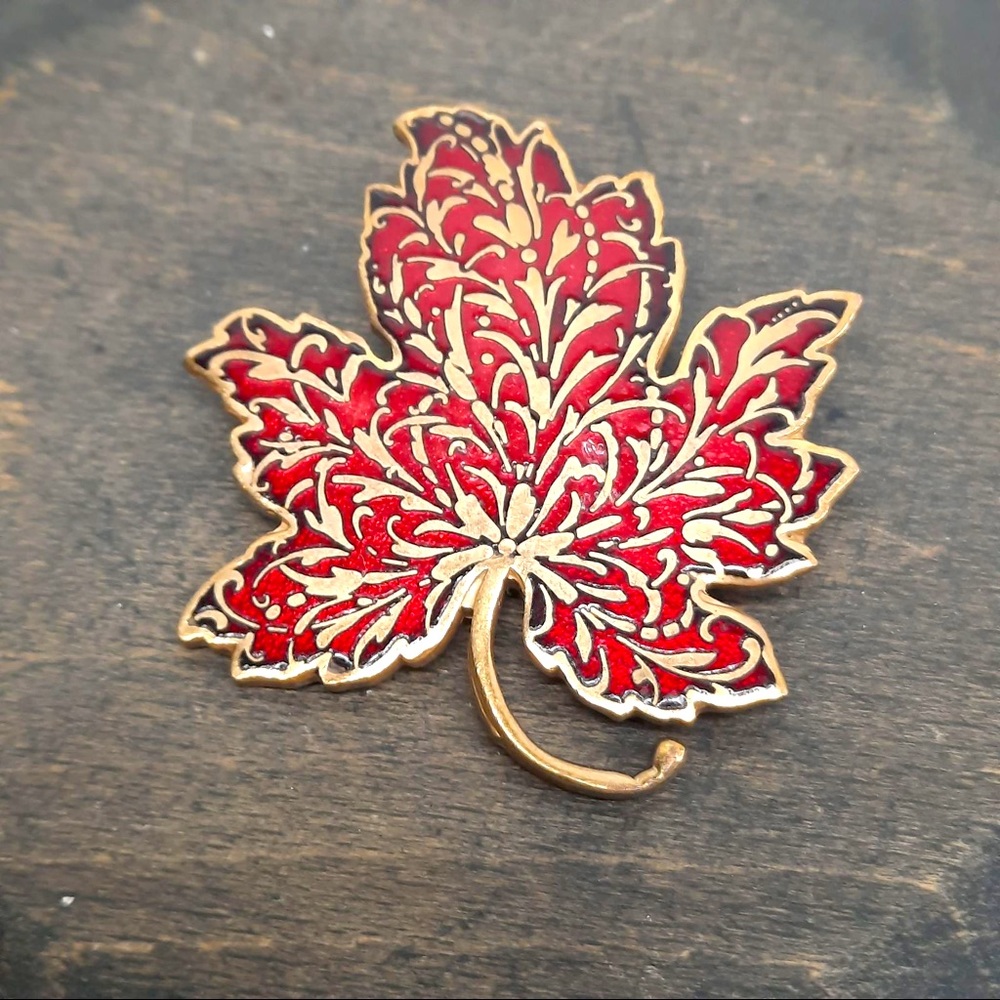 Maple leaf MMA brooch enamel inlay Metropolitan museum of the Arts MMA Canada